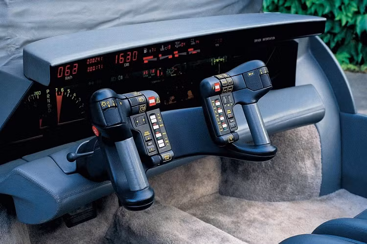 Thế nhưng 34 năm trước, tại thời điểm cao trào của những bản thiết kế kỳ lạ mà tuyệt vời của thập niên 1980, Italdesign đã khiến nhiều người kinh ngạc với concept Oldsmobile cổ điển "Incas" 1986 này.