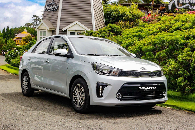 Doanh số luôn phản ánh một cách chính xác chỗ đứng của Kia Soluto trong phân khúc, lần giảm giá bán này hứa hẹn sẽ là một “bàn đạp” thúc đẩy doanh số của Kia Soluto. Dẫu vậy, giảm giá bán không phải một hướng đi giúp đảm bảo doanh số cao trong phân khúc B. Khi phân khúc này tại Việt Nam đang được chi phối bởi 2 tên tuổi lớn là Toyota Vios và Hyundai Accent, hai mẫu xe này đang dung hoà tốt các yếu tố như: Thương hiệu, Động cơ bền bỉ đã được kiểm chứng; Dễ mua thuận bán; giữ giá và trang bị tiện nghi… Những yếu tố này đã đáp ứng cho hầu hết các tiêu chí mua xe để phục vụ cho gia đình hay chạy dịch vụ.