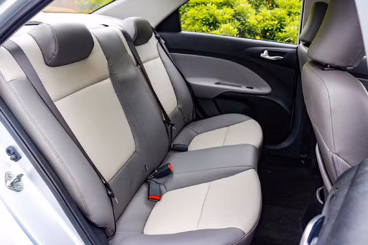 Cụ thể, doanh số Kia Soluto xếp dưới bộ ba: Toyota Vios, Hyundai Accent và Honda City. Trong tháng 5 vừa qua, Kia Soluto chỉ bán được 387 xe, xếp trên Mitsubishi Attrage (256 xe), Mazda2 (149 xe) và Nissan Sunny (46 xe).