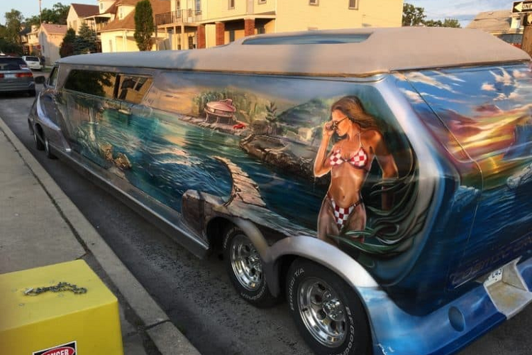 Ivan bắt đầu nảy ra ý tưởng làm Cruiser trong năm 1974, khi ông ấy muốn tạo nên chiếc xe van hoang đại nhất và đẹp mắt nhất trên thế giới. Ivan đã mất tới 3 năm và nhiều tiền của để tạo nên chiếc Cosmic Cruiser mà chúng ta thấy ngày nay, nhưng ông ấy vẫn ghi nhớ rõ ràng từng chi tiết và từng bước chế tạo ra sao. Do vậy, ta có thể thấy Cosmic Cruiser sinh ra từ một tình yêu và lòng đam mê chân thành của người sáng chế.