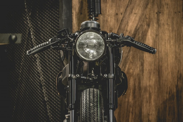 Đồng thời, phần khung phụ phía sau được làm mới cho dáng ngồi cao và chồm về trước nhiều hơn. 