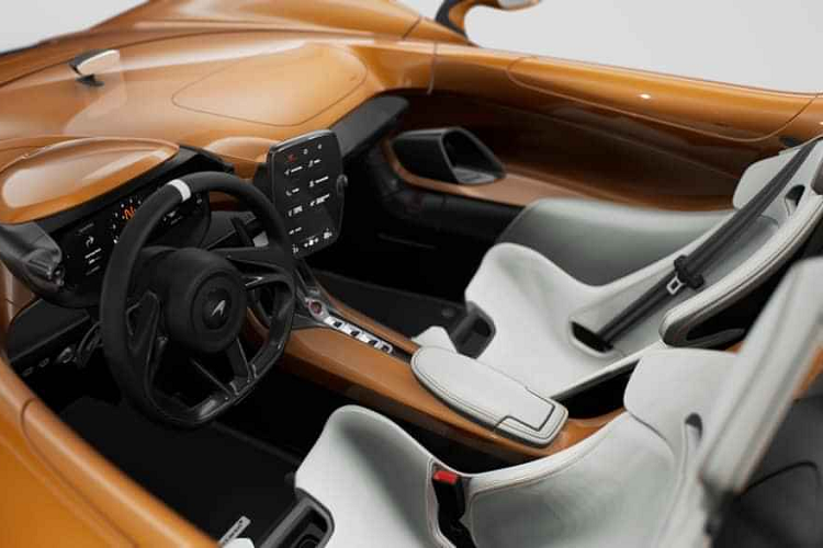 Bước vào mùa giải 1967, M6A nhanh chóng giành được những thành công đầu tiên khi Bruce McLaren lập kỷ lục vòng đua Road American và giành Pole. Ở ngày thi đấu tiếp theo, chiếc M6A của McLaren bị rò dầu khiến ông không thể hoàn thành chặng đua, tuy nhiên, đồng đội Denny Hulme đã giành chiến thắng với chiếc xe thứ 2 của đội.