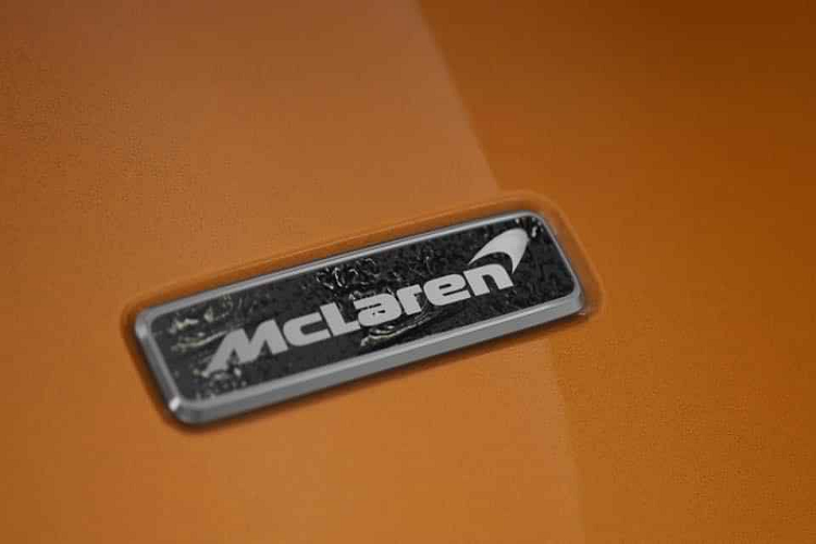 Để thể hiện tinh thần chiến thắng của những chiếc M6A ở thập niên 60, McLaren Special Operation đã mang lại những kiểu phối màu đặc biệt này lên McLaren Elva, chiếc siêu xe được lấy cảm hứng từ chính những chiếc xe đua này.