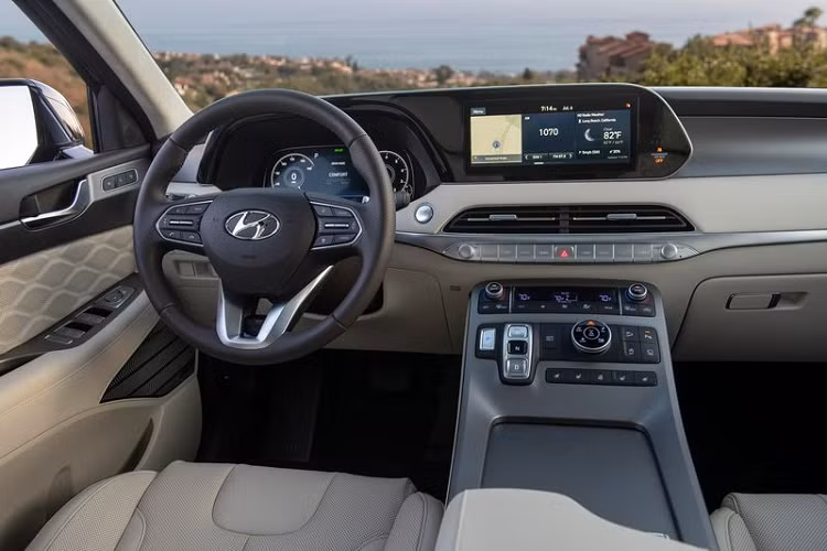 Về truyền động, Palisade Calligraphy mới vẫn sử dụng động cơ V6 3.8L sản sinh công suất 291 mã lực và mô-men xoắn cực đại 355Nm, đi kèm hộp số tự động tám cấp và hệ dẫn động bốn bánh toàn thời gian tiêu chuẩn.