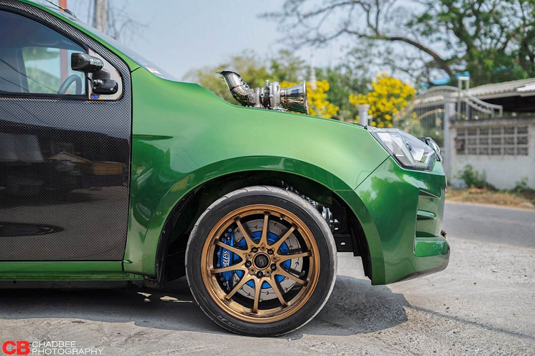 Cận cảnh bánh xe Bán tải Isuzu D-max độ của dân chơi Thái Lan