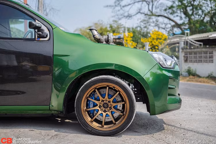 Cận cảnh bánh xe Bán tải Isuzu D-max độ của dân chơi Thái Lan