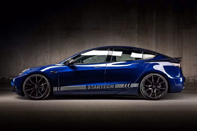 Gói này bao gồm cản trước tùy chỉnh mạnh mẽ, cản sau tái thiết kế tương tự, cánh gió sau cố định và các phần mở rộng vòm bánh xe mới, đem lại cho tổng thể xe một cái nhìn cơ bắp hơn, khỏe khoắn hơn.