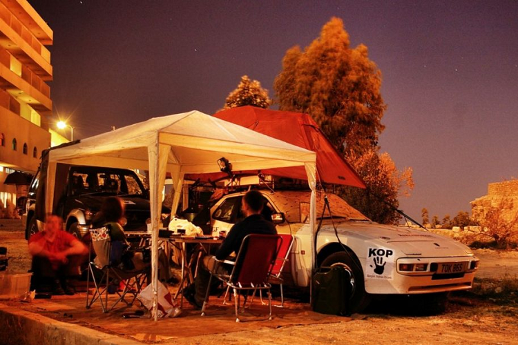 Cuộc hành trình từ đây hướng tới vùng đất xanh tươi của Ethiopia và đến biên giới với Kenya – Nơi mà bất cứ ai cũng có thể gặp nguy hiểm khi đi qua đây. Họ đã đi trên con đường từ Moyale đến Marzabit chạy qua biên giới tranh chấp và nguy hiểm giữa Kenya và Somalia. Nơi đây được biết đến là một khu vực vô luật lệ và thường xuyên xảy ra các cuộc giao tranh bạo lực giữa các bộ tộc và các băng nhóm buôn lậu. Nơi đây mang trên mình một diện mạo với quang cảnh thiên nhiên hoang dã, tuy nhiên ẩn sau đó chính là những nguy hiểm không ai có thể lường trước được.