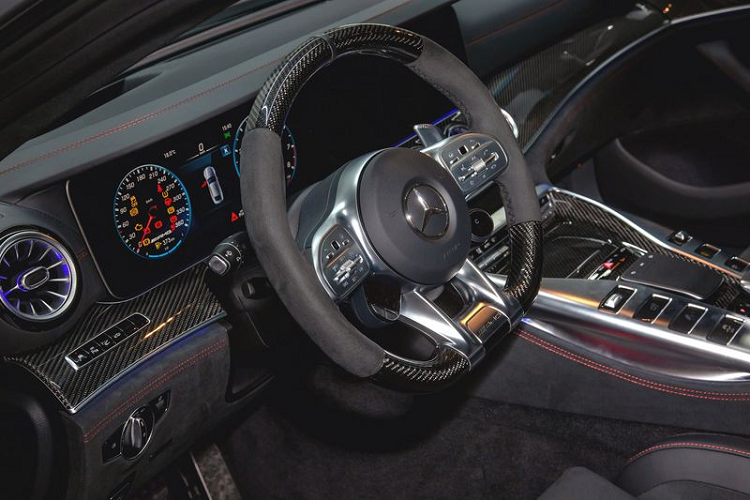 Sức mạnh mới giúp GT 63 RS 830+ tăng tốc từ 0 - 100 km/h chỉ trong 2,8 giây và chỉ cần 5,9 giây để tăng tốc từ 100 - 200 km/h.