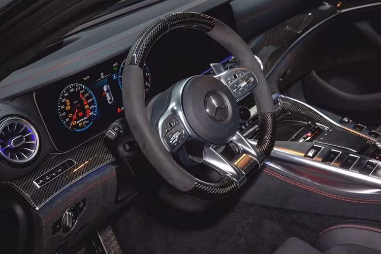 Sức mạnh mới giúp GT 63 RS 830+ tăng tốc từ 0 - 100 km/h chỉ trong 2,8 giây và chỉ cần 5,9 giây để tăng tốc từ 100 - 200 km/h.