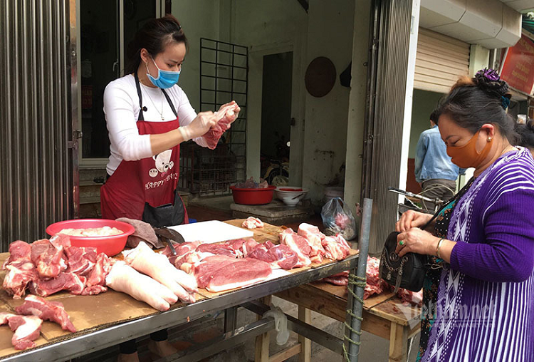 Bat chap moi lenh giam, gia thit lon tang cao chua tung co-Hinh-2