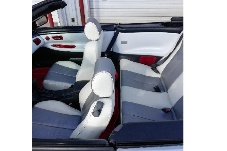 Nhìn vào những hình ảnh ở đây, chúng ta thấy rằng chất lượng của chiếc xe độ này là không thực tốt hay nói thẳng là khiến xe trở nên xấu xí hơn lúc ban đầu với những khe hở lớn giữa các tấm ốp thân vỏ. Dựa theo lời quảng cáo bán hàng, chủ xe đã chi ra 6.500 USD cho bộ body kit, 2.000 USD cho bánh xe và lốp, và 2.200 USD cho một phần mui mới. Cộng thêm đó, chi phí sơn và lắp ráp thân vỏ là 3.500 USD. Nhìn chung, tổng chi phí đầu tư là không nhỏ, nhưng kết quả thì chắc là không như nhiều người mong đợi.