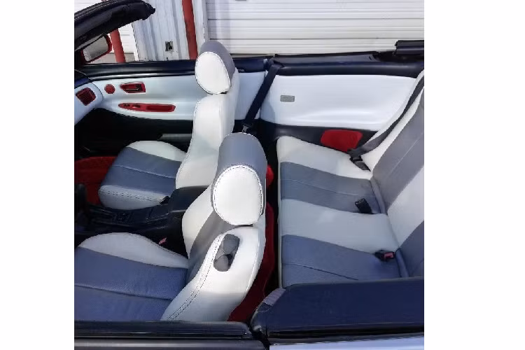 Nhìn vào những hình ảnh ở đây, chúng ta thấy rằng chất lượng của chiếc xe độ này là không thực tốt hay nói thẳng là khiến xe trở nên xấu xí hơn lúc ban đầu với những khe hở lớn giữa các tấm ốp thân vỏ. Dựa theo lời quảng cáo bán hàng, chủ xe đã chi ra 6.500 USD cho bộ body kit, 2.000 USD cho bánh xe và lốp, và 2.200 USD cho một phần mui mới. Cộng thêm đó, chi phí sơn và lắp ráp thân vỏ là 3.500 USD. Nhìn chung, tổng chi phí đầu tư là không nhỏ, nhưng kết quả thì chắc là không như nhiều người mong đợi.