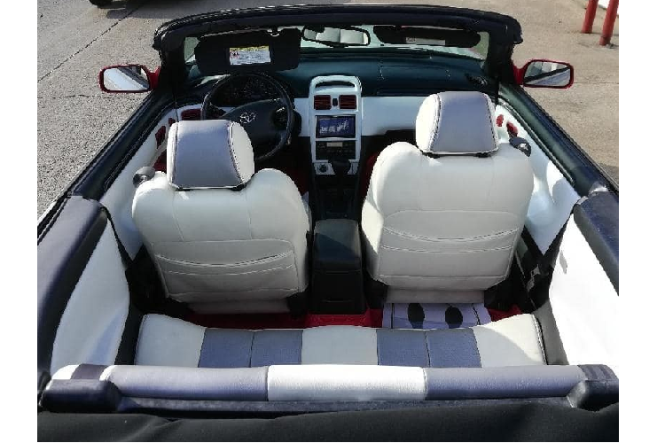 Được chào bán trên trang Facebook Marketplace với giá 7.500 USD, chiếc Camry Solara giả mạo BMW này đã đi được trên 174.000 km, và người bán có khẳng định rằng nó vẫn chạy tốt và không hề có lỗi động cơ gì. Nếu không có gì thay đổi, động cơ xe vẫn sẽ là máy V6 dung tích 3.0 lít của Toyota, một lựa chọn yếu hơn hẳn so với máy V10 dung tích 5.0 lít của M5 E60. Cũng cần nói rõ rằng khối động cơ này khá tai tiếng khi thường gây nên đèn báo lỗi “check engine” trên bảng đồng hồ.