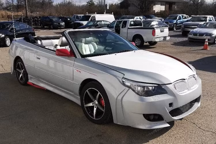 Toyota Camry từ lâu đã là một trong những mẫu sedan bán chạy nhất tại Bắc Mỹ, và tính đến năm 2008, thương hiệu Nhật Bản vẫn có gắng “vắt sữa” thanh danh của nó với hai mẫu xe Camry Solara Convertible và Coupe. Mặc dù có sức bền, song Toyota Camry Solara cũ không thực thể thao cũng như thanh lịch, và một chiếc xe coupe hoặc mui trần lại cần tới một trong hai đặc tính đó.