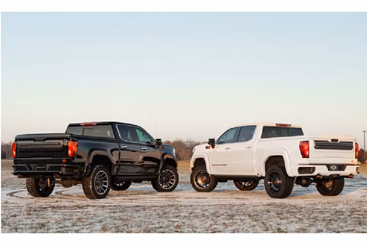 Trước đây, hãng độ này chỉ ra mắt một phiên bản Harley-Davidson duy nhất, dành cho chiếc xe bán tải Ford F-150 và giờ đây, ta có thêm GMC với Sierra. Trên Sierra, TMC vẫn sẽ nâng cấp chiếc xe với những đường nét nội, ngoại thất quen thuộc của phiên bản đặc biệt Harley-Davidson từng có trên F-150.