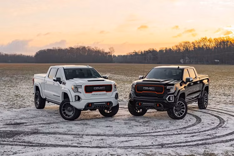 Ra mắt tại sự kiện đấu giá đầu năm thường niên của Barrett-Jackson tại Scottdale, mẫu xe bán tải GMC Sierra Harley-Davidson là sản phẩm mới nhất của Tuscany Motor Company mang những chiếc xe bán tải cỡ lớn đến với tên thương hiệu mô-tô nổi tiếng của Mỹ – Harley-Davidson.