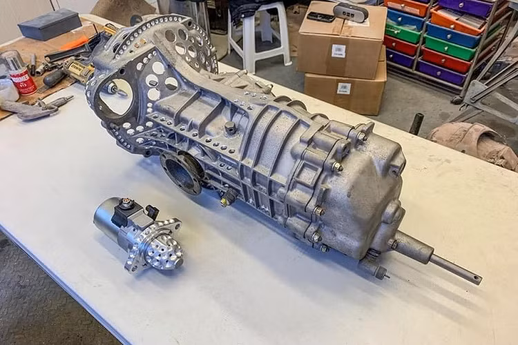 Cũng cần nhấn mạnh rằng những cái lỗ này không phải là được khoan bừa bãi mà đều được tính toán cẩn thận bởi người làm.