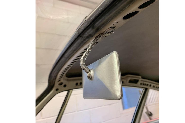 Không phải nói quá khi nhận định rằng Richard King là một người ám ảnh với những thứ trọng lượng nhẹ. Hiện tại dự án độ xe Porsche 911 1968 của ông ấy vẫn chưa hoàn thành và những ai quan tâm có thể theo dõi cập nhật qua trang Instagram.