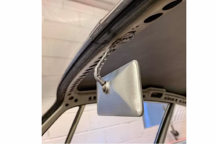 Không phải nói quá khi nhận định rằng Richard King là một người ám ảnh với những thứ trọng lượng nhẹ. Hiện tại dự án độ xe Porsche 911 1968 của ông ấy vẫn chưa hoàn thành và những ai quan tâm có thể theo dõi cập nhật qua trang Instagram.