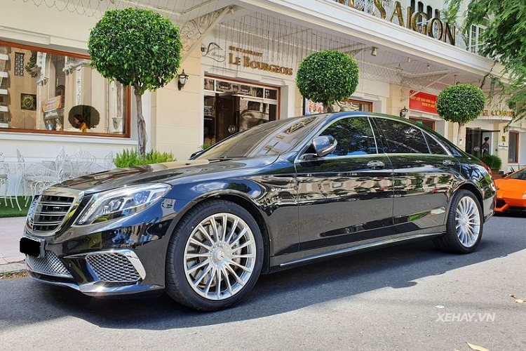 Giá xe Mercedes-AMG S65 chính hãng được giới thiệu tới khách hàng vào tháng 2/2016 từ 12,799 tỷ đồng, xe được nhập khẩu và phân phối chính hãng từ Mercedes-Benz Việt Nam.