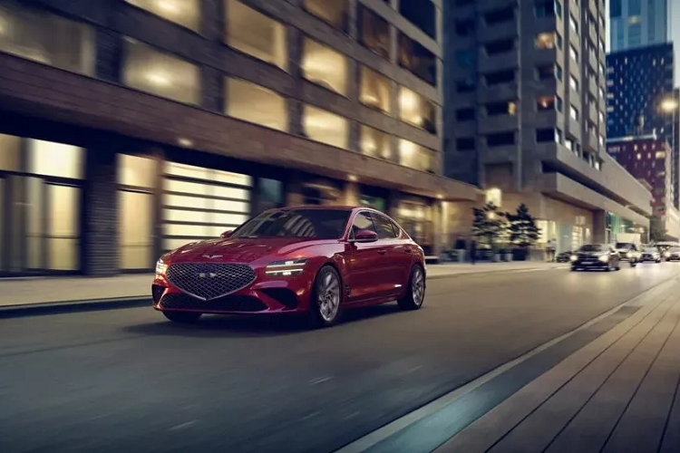  Giá xe Genesis G70 2021 sẽ bán ra từ 40,35 - 45,85 triệu won (tương đương 830-940 triệu đồng) tại thị trường Hàn Quốc.Ra đời từ năm 2017 cho đến nay, dòng xe Genesis G70 vẫn còn khá non trẻ nếu so với các đối thủ đến từ châu Âu mà nó đang cạnh tranh như Mercedes-Benz C-Class, BMW 3 Series, Audi A4 hay đối thủ châu Á – Lexus IS.