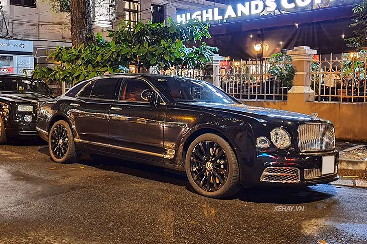 Nếu bạn chưa biết thì xe siêu sang Bentley Mulsanne W.O. Edition là một phiên bản đặc biệt được ra đời nhằm kỷ niệm 100 năm ngày hình thành thương hiệu xe siêu sang nước Anh. Ngoài ra, mẫu xe này còn ẩn chứa lòng kính trọng tới người thành lập của hãng, ông Walter Owen Bentley.