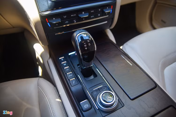 Các công nghệ an toàn trên mẫu sedan này có thể kể đến như hệ thống kiểm soát hành trình thích ứng, cảnh báo điểm mù, chống va chạm phía trước, cảnh báo chệch làn đường... 