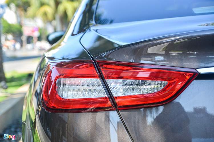 Cụm đèn hậu là loại Full-LED tương tự cụm đèn phía trước, kiểu dáng đèn chiếu hậu trên Quattroporte được duy trì qua nhiều thế hệ và trở thành một trong những điểm đặc trưng của mẫu xe này. 