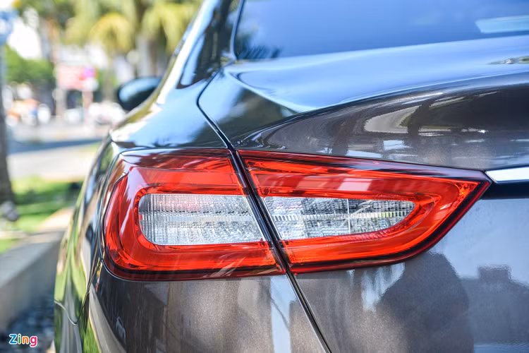 Cụm đèn hậu là loại Full-LED tương tự cụm đèn phía trước, kiểu dáng đèn chiếu hậu trên Quattroporte được duy trì qua nhiều thế hệ và trở thành một trong những điểm đặc trưng của mẫu xe này. 