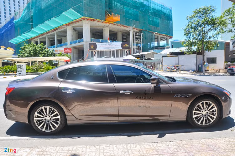 Maserati Việt Nam đang phân phối Quattroporte với 3 phiên bản là tiêu chuẩn (7,7-8 tỷ đồng), GranLusso (8,525 tỷ đồng) và GranSport (9,433 tỷ đồng). Đối thủ của Quattroporte tại Việt Nam là BMW 7-Series (4,4-6,3 tỷ đồng), Porsche Panamera (5,31-7,75 tỷ đồng), Mercedes-Maybach (7,369-14,899 tỷ đồng)... 