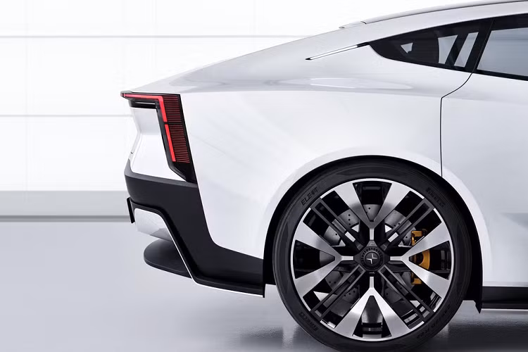 Xét trên khía cạnh này, Polestar Precept có vẻ yếu thế hơn vì là sản phẩm của thương hiệu ôtô Trung Quốc - Thụy Điển. Chưa rõ khi nào Polestar Precept mới ra mắt thị trường. Phiên bản sedan hiệu suất cao của mẫu xe này được cho sẽ sớm xuất hiện.