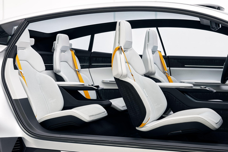 Polestar từng nhiều lần nhấn mạnh công nghệ pin mới sẽ khiến các đối thủ dè chừng, đặc biệt là khoảng cách di chuyển. Tuy nhiên, thông tin chi tiết và giá xe Polestar Precept vẫn chưa được công bố.