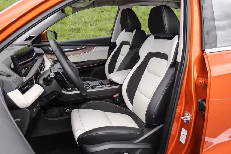 Trên khía cạnh máy móc, nhà sản xuất có đưa ra hai tùy chọn bao gồm động cơ tăng áp dung tích 1.5 lít sản sinh 156 mã lực, kết hợp một hộp số CVT; hoặc một động cơ tăng áp dung tích 1.6 lít sản sinh 197 mã lực, kết hợp một hộp số DCT 7 cấp.