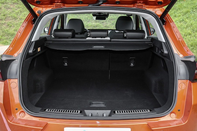 Giá xe Exeed LX 2020 có mức khởi điểm 109.900 nhân dân tệ (tương đương 364 triệu đồng) và kết thúc tại 150.900 nhân dân tệ (tương đương 500 triệu đồng). 