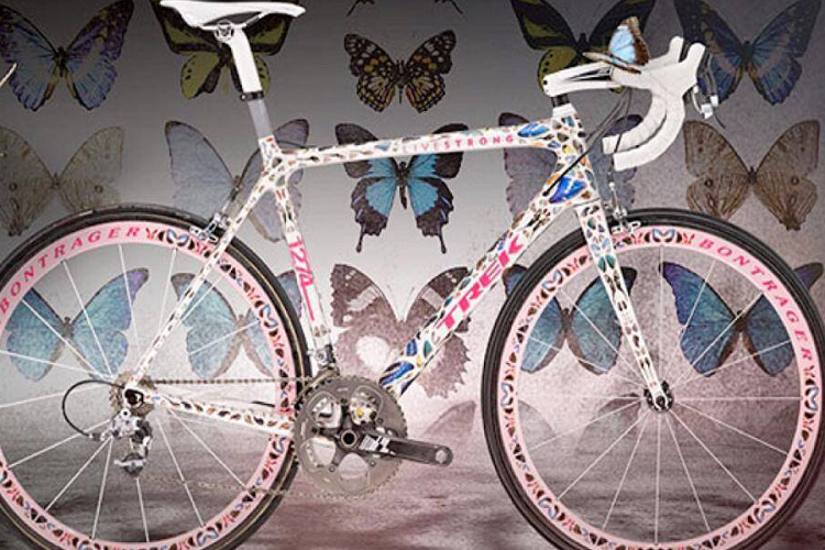2. Trek Madone Butterfly: Chiếc xe đạp hàng độc này được chủ nhân đặt những cánh bướm sặc sỡ lên khung carbon, giá của nó là 500.000 USD (11,6 tỷ đồng)