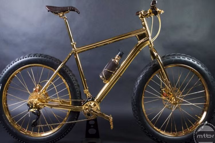 1. 24K Gold Extreme Moutain Bike: Đây là chiếc xe đạp đắt nhất thế giới với khung làm bằng vàng nguyên chất 24k có giá 1 triệu USD (23,18 tỷ đồng)