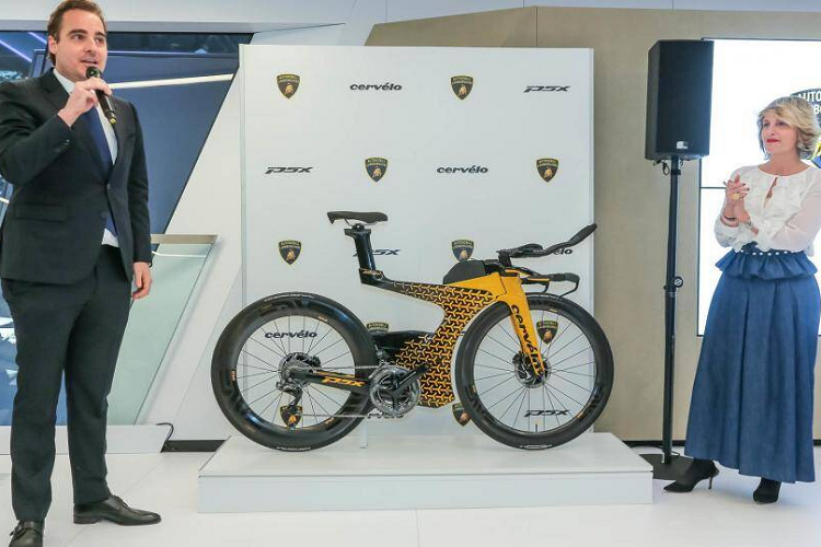 10. Lamborghini X Cervelo P5X Lamborghini Edition Bike: Sẽ chỉ có 25 chiếc P5X được sản xuất độc quyền, giá bán của nó khoảng 20.000USD (463 triệu đồng)