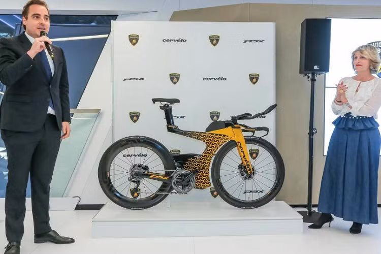 10. Lamborghini X Cervelo P5X Lamborghini Edition Bike: Sẽ chỉ có 25 chiếc P5X được sản xuất độc quyền, giá bán của nó khoảng 20.000USD (463 triệu đồng)