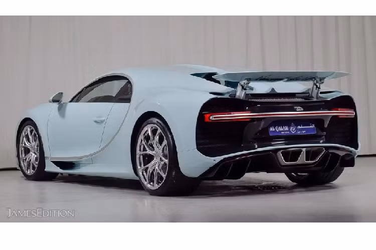 Về giá xe Bugatti Chiron Vanqueur de Coeur có giá “thách cưới” lên tới 3,95 triệu USD (tương đương 91,6 tỷ đồng) – đắt hơn khoảng 1 triệu đô la (23 tỷ đồng) so với phiên bản tiêu chuẩn tại thị trường Mỹ.