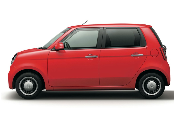 Mẫu xe Honda N-One tí hon mới cũng là mẫu ôtô đầu tiên trong phân khúc được trang bị hệ thống nhắc nhở cho hàng ghế sau, đề phòng trường hợp bỏ quên trẻ nhỏ hoặc thú cưng trong xe. Các tính năng an toàn gồm có tránh va chạm với người đi bộ, hệ thống cảnh báo chệch làn, hỗ trợ giữ làn, khởi hành ngang dốc, nhận biết biển báo giao thông, kiểm soát hành trình thích ứng và đèn pha tự động.