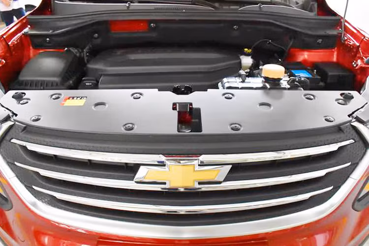 Vì dành cho những thị trường mới nổi nên mẫu SUV cỡ B này có giá rất hợp túi tiền. Theo đó, giá xe Chevrolet Groove 2020 tại thị trường Chile khởi điểm từ 9,69 triệu Peso (283 triệu đồng) với bản LT và 10,69 triệu CLP (312 triệu đồng) với bản Premier.