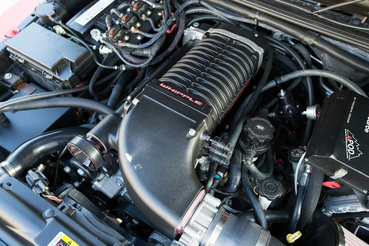 Chiếc Jeep Wrangler độ khủng này đã được chế tạo bởi một công ty tư nhân gọi là Starwood dành cho triển lãm xe độ SEMA Show 2014 và được trang một động cơ V8 Hemi dung tích 7.0 lít. Động cơ được bổ trợ bởi một bộ siêu nạp Whipple dung tích 2.9 lít và nhiều phụ tùng độ khác. Đồng thời, chiếc xe còn lắp đặt một hệ thống nhiên liệu có thể hỗ trợ tới 1.200 mã lực. Do vậy, ta có thể giả định rằng chiếc xe mạnh gấp bội so với nguyên bản chính hãng vốn có 285 mã lực.