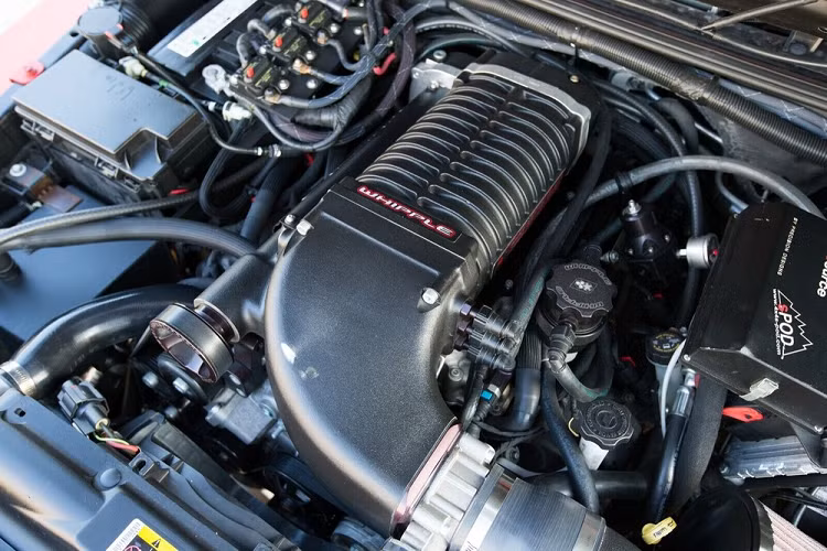 Chiếc Jeep Wrangler độ khủng này đã được chế tạo bởi một công ty tư nhân gọi là Starwood dành cho triển lãm xe độ SEMA Show 2014 và được trang một động cơ V8 Hemi dung tích 7.0 lít. Động cơ được bổ trợ bởi một bộ siêu nạp Whipple dung tích 2.9 lít và nhiều phụ tùng độ khác. Đồng thời, chiếc xe còn lắp đặt một hệ thống nhiên liệu có thể hỗ trợ tới 1.200 mã lực. Do vậy, ta có thể giả định rằng chiếc xe mạnh gấp bội so với nguyên bản chính hãng vốn có 285 mã lực.