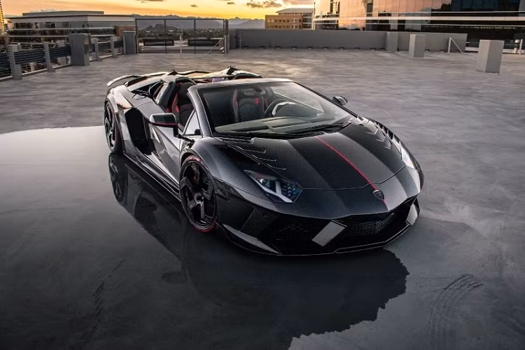 Lamborghini Aventador Carbonado Apertos là một bản độ đặc biệt của Mansory dành cho Aventador lấy cảm hứng từ những chiếc máy bay tàng hình. Với gói độ này, chỉ có chính tay Mansory hoặc các đại lý được ủy quyền của họ mới có thể lắp đặt chúng lên chiếc siêu xe nhà bò tót.