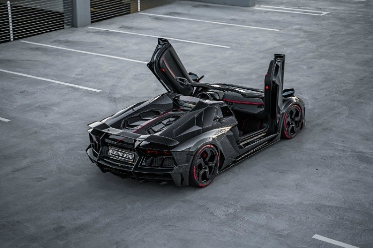 Chiếc Lamborghini Aventador Mansory Carbonado này được làm trên nền một chiếc Aventador S đời 2018 thay vì trên những chiếc Aventador LP700-4 như trước. Đây cũng là chiếc Carbonado mới nhất trong số ba chiếc sở hữu gói độ này từng lăn bánh trên phố khi chỉ mới đi được 1.741 km. Hiện tại, giá xe Lamborghini Aventador đặc biệt này đang được rao bán lên đến 789.500 USD, cao ngang với những chiếc hypercar đang được bán trên thị trường