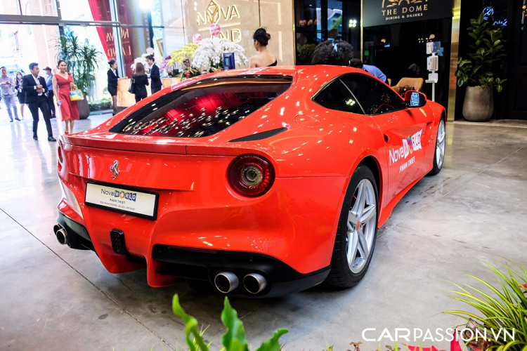 Tuy nhiên, điểm đặc biệt của chiếc Ferrari F12 Berlinetta này nằm ở hệ thống ống xả độ “hàng thửa” được làm bởi một nghệ nhân người Nhật Bản.