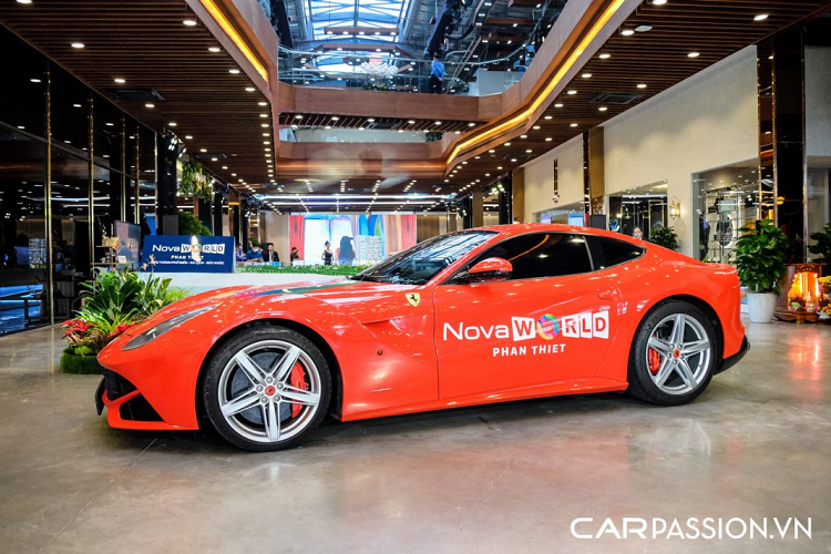 Với hệ thống ống xả mới, âm thanh phát ra từ cỗ máy V12 sẽ trở nên vô cùng uy lực và ấn tượng hơn rõ rệt so với chi tiết nguyên bản, mang lại cảm giác “cầm cương” đầy phấn khích cho chủ nhân.