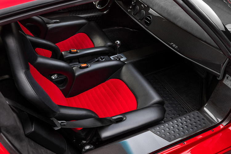 Tuy nhiên đối với những chiếc xe thời hiện đại, con số đó không quá ấn tượng nhưng cảm giác được cầm lái một chiếc xe thuần túy như Ferrari F50 triệu đô này vẫn là một trải nghiệm tuyệt vời cũng như hiếm hoi mà bất cứ tín đồ mê xe nào cũng khao khát có được.