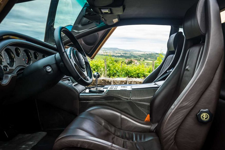 Ba năm sau, Lamborghini ra mắt Diablo VT, chiếc siêu xe thể thao đầu tiên của hãng được trang bị hệ dẫn động bốn bánh toàn thời gian. Cũng trong năm 1993, Lamborghini giới thiệu Diablo SE30, bản kỷ niệm 30 năm hãng xe có mặt trên thị trường và các mẫu xe đều có được sức mạnh 532 mã lực.